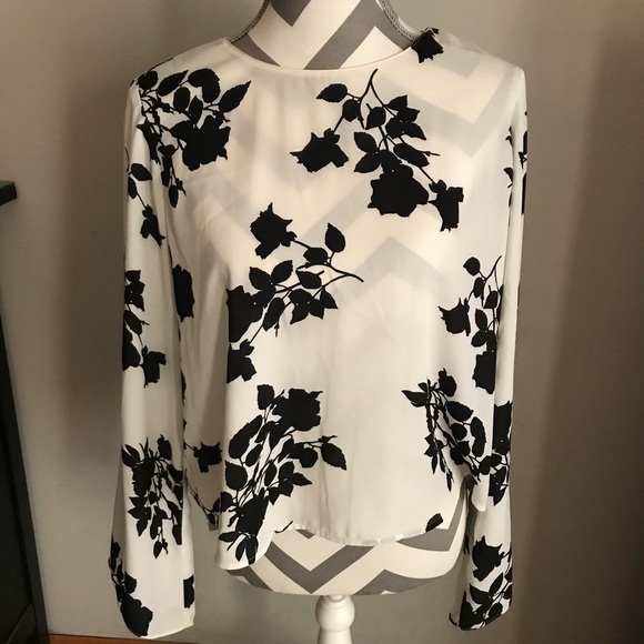 Vince Camuto Tops - Beautiful bell sleeve blouse